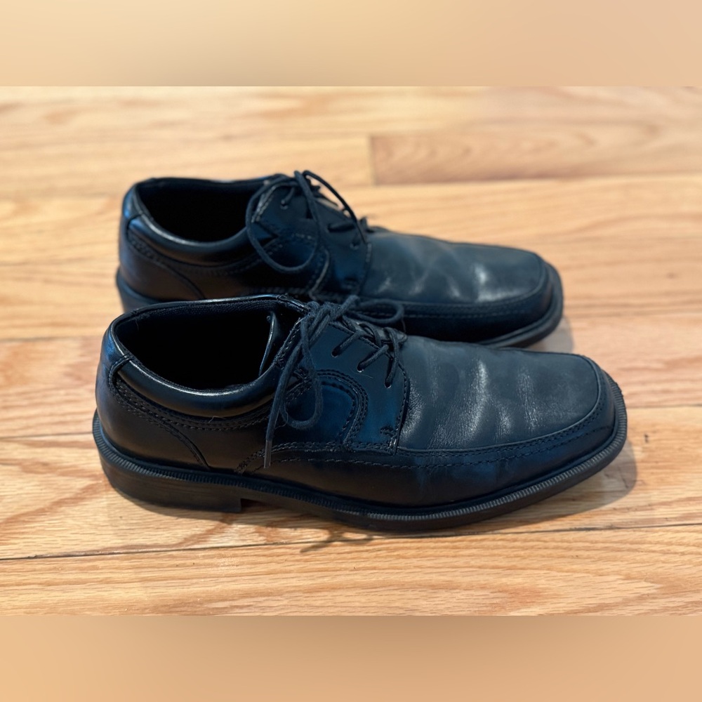 Dockers black lace up dress shoes men’s/boys 7.5